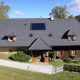Dach mit Solarplatten in der Steiermark